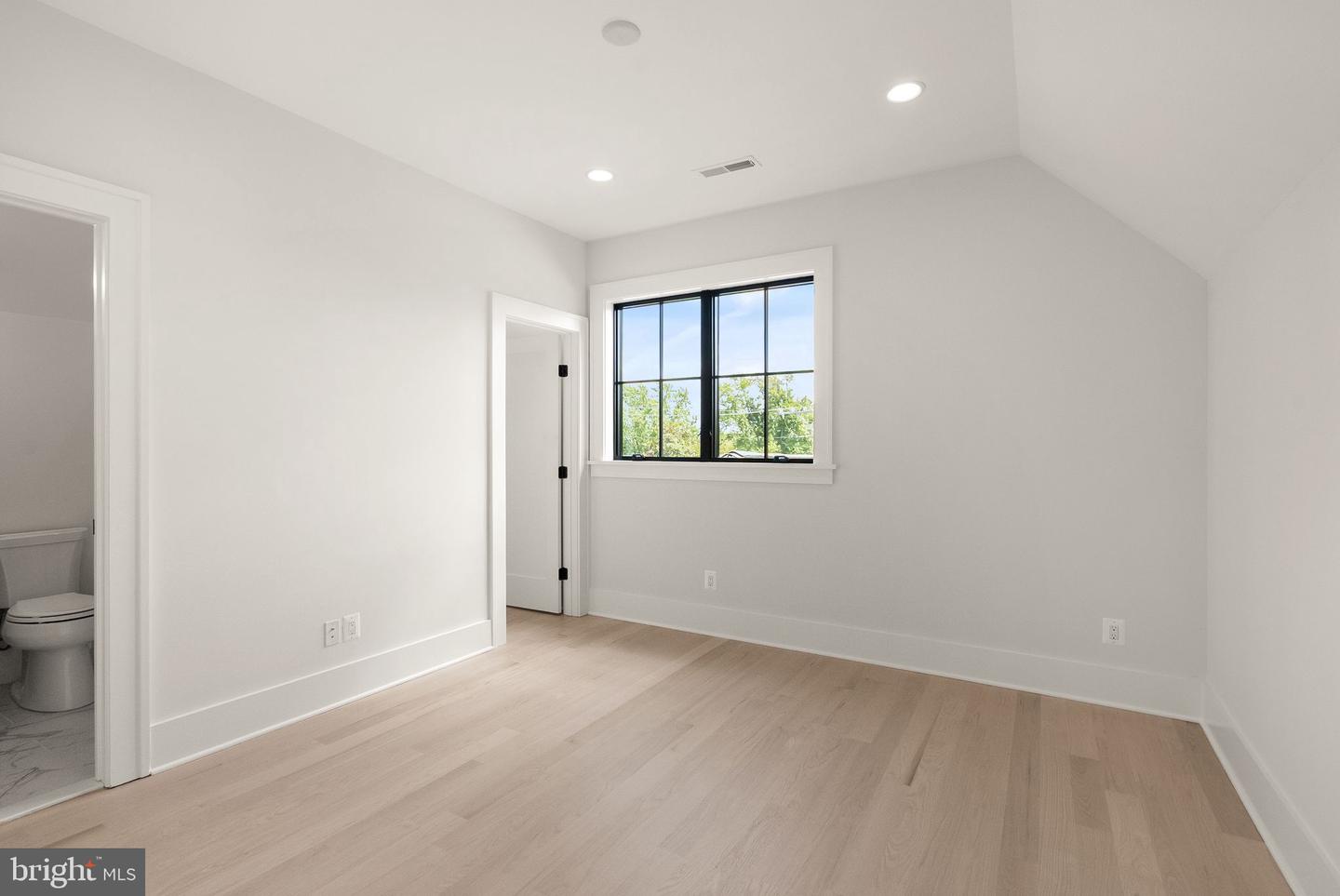 112 N HIGHLAND ST, ARLINGTON, Virginia 22201, 6 Bedrooms Bedrooms, 26 Rooms Rooms,6 BathroomsBathrooms,Residential,For sale,112 N HIGHLAND ST,VAAR2061698 MLS # VAAR2061698