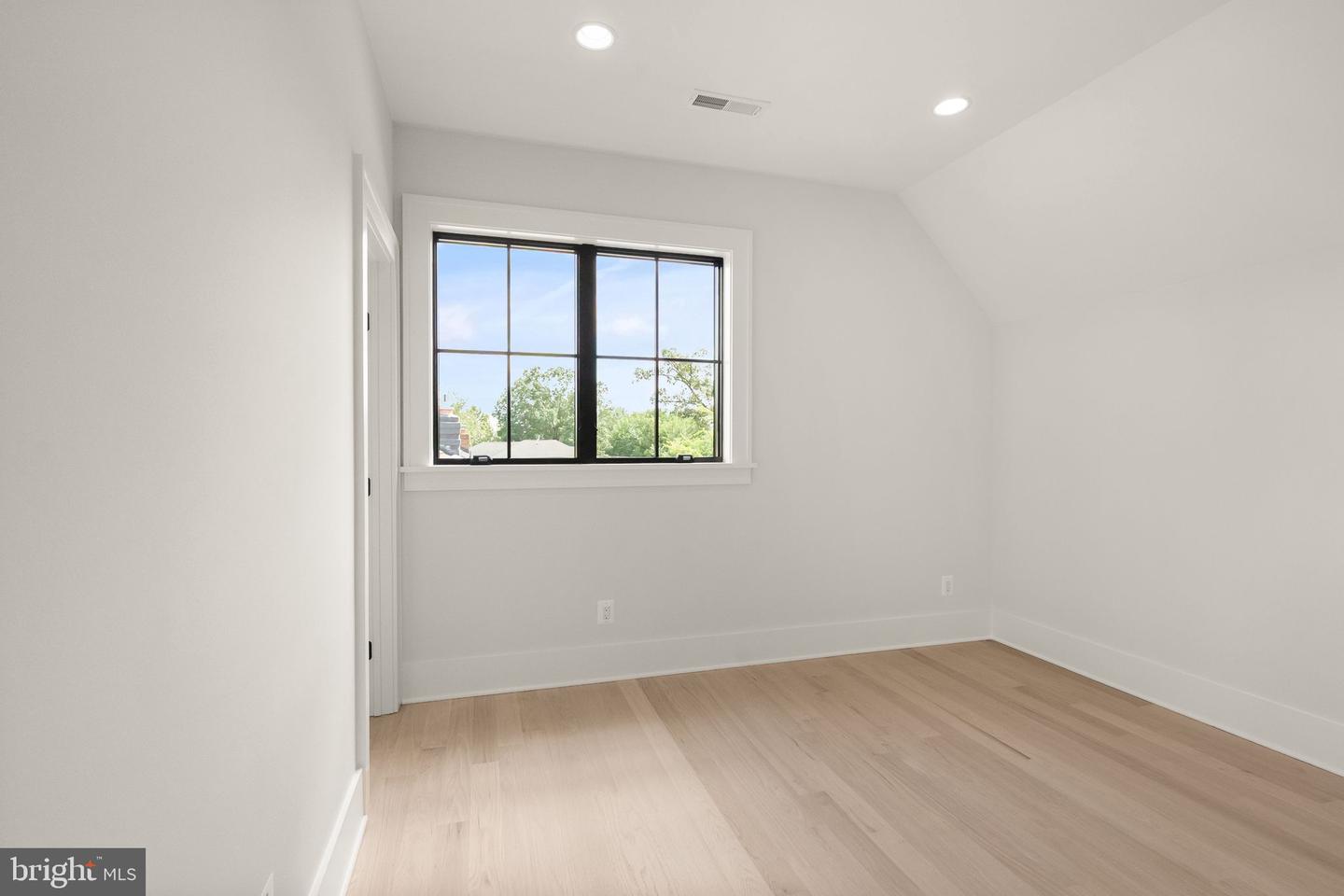 112 N HIGHLAND ST, ARLINGTON, Virginia 22201, 6 Bedrooms Bedrooms, 26 Rooms Rooms,6 BathroomsBathrooms,Residential,For sale,112 N HIGHLAND ST,VAAR2061698 MLS # VAAR2061698