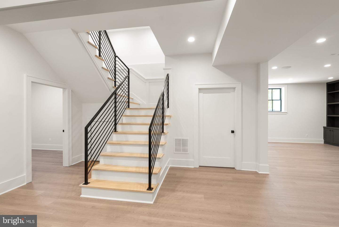 112 N HIGHLAND ST, ARLINGTON, Virginia 22201, 6 Bedrooms Bedrooms, 26 Rooms Rooms,6 BathroomsBathrooms,Residential,For sale,112 N HIGHLAND ST,VAAR2061698 MLS # VAAR2061698