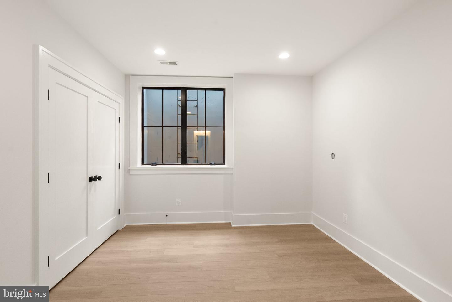 112 N HIGHLAND ST, ARLINGTON, Virginia 22201, 6 Bedrooms Bedrooms, 26 Rooms Rooms,6 BathroomsBathrooms,Residential,For sale,112 N HIGHLAND ST,VAAR2061698 MLS # VAAR2061698