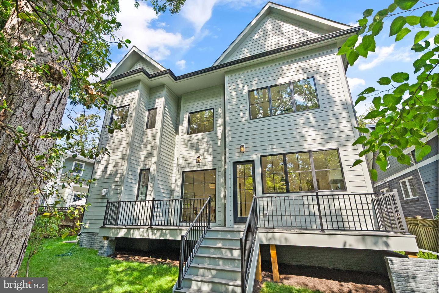 112 N HIGHLAND ST, ARLINGTON, Virginia 22201, 6 Bedrooms Bedrooms, 26 Rooms Rooms,6 BathroomsBathrooms,Residential,For sale,112 N HIGHLAND ST,VAAR2061698 MLS # VAAR2061698