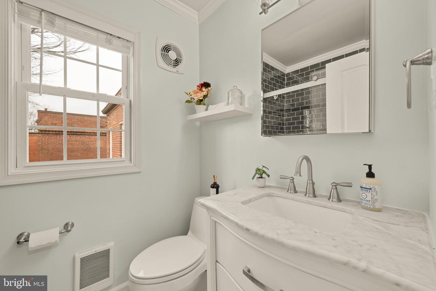 2600 16TH ST S #686, ARLINGTON, Virginia 22204, 2 Bedrooms Bedrooms, 5 Rooms Rooms,1 BathroomBathrooms,Residential,For sale,2600 16TH ST S #686,VAAR2066422 MLS # VAAR2066422