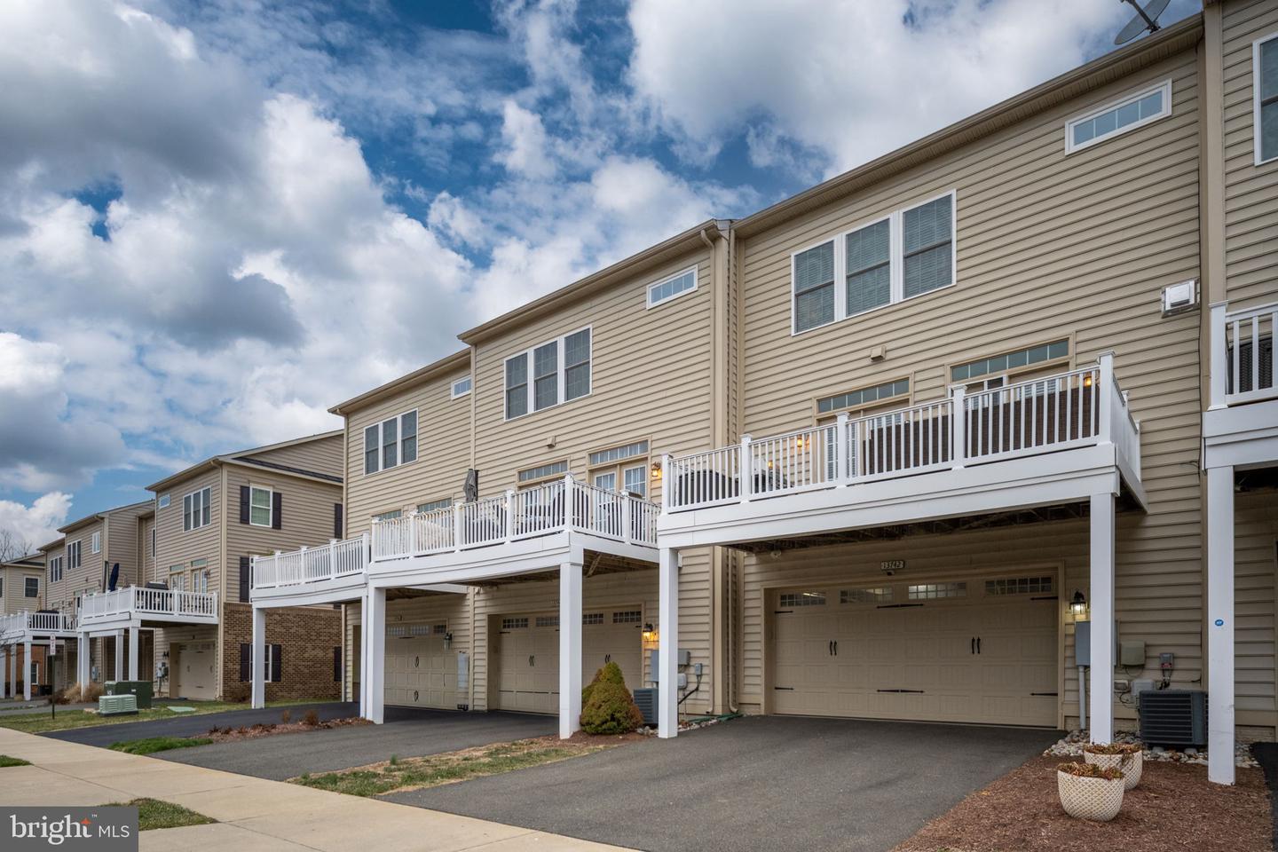 13742 SENEA DR, GAINESVILLE, Virginia 20155, 4 Bedrooms Bedrooms, ,3 BathroomsBathrooms,Residential,For sale,13742 SENEA DR,VAPW2109136 MLS # VAPW2109136