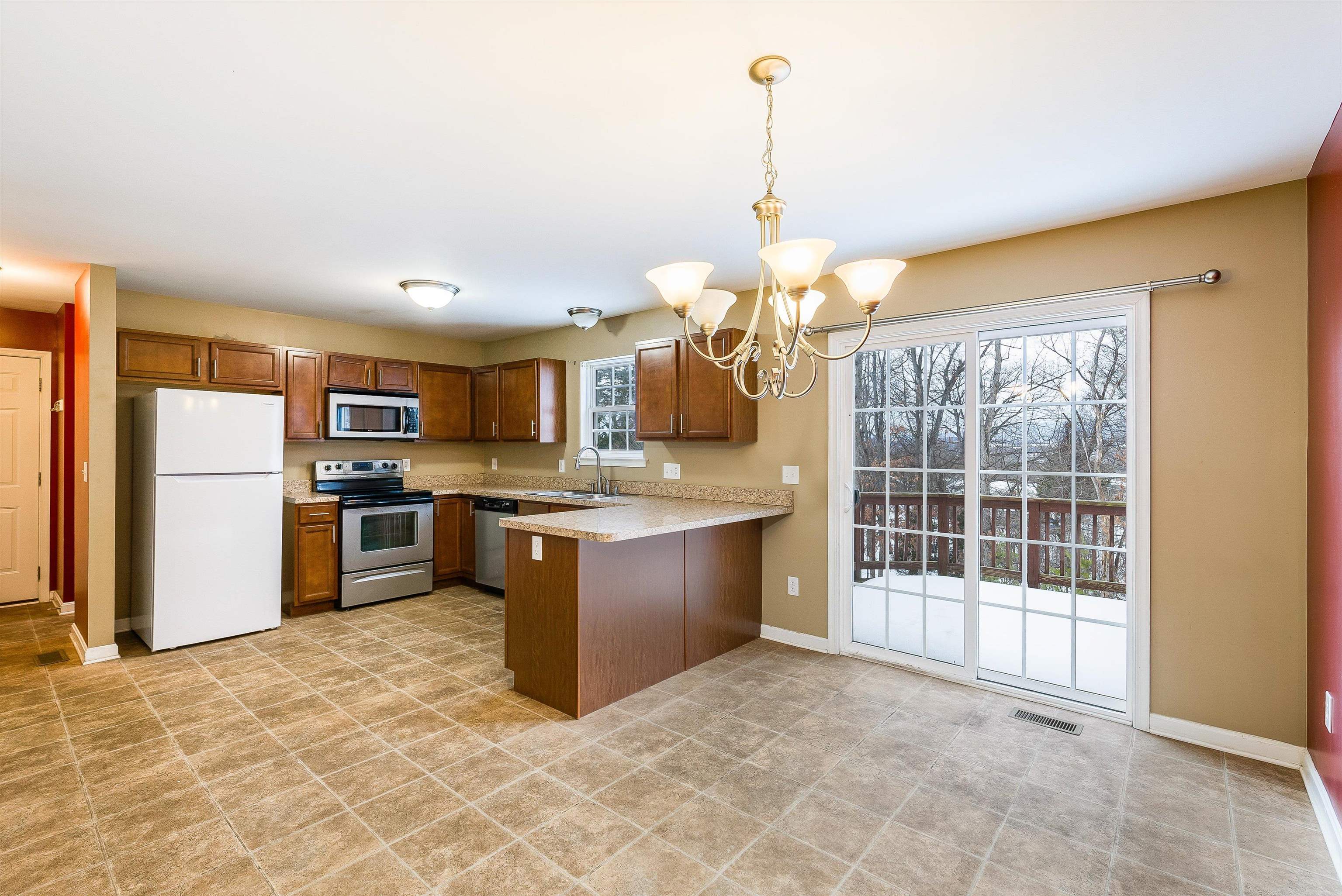 425 CAMPBELL ST, STAUNTON, Virginia 24401, 4 Bedrooms Bedrooms, ,3 BathroomsBathrooms,Residential,425 CAMPBELL ST,673105 MLS # 673105