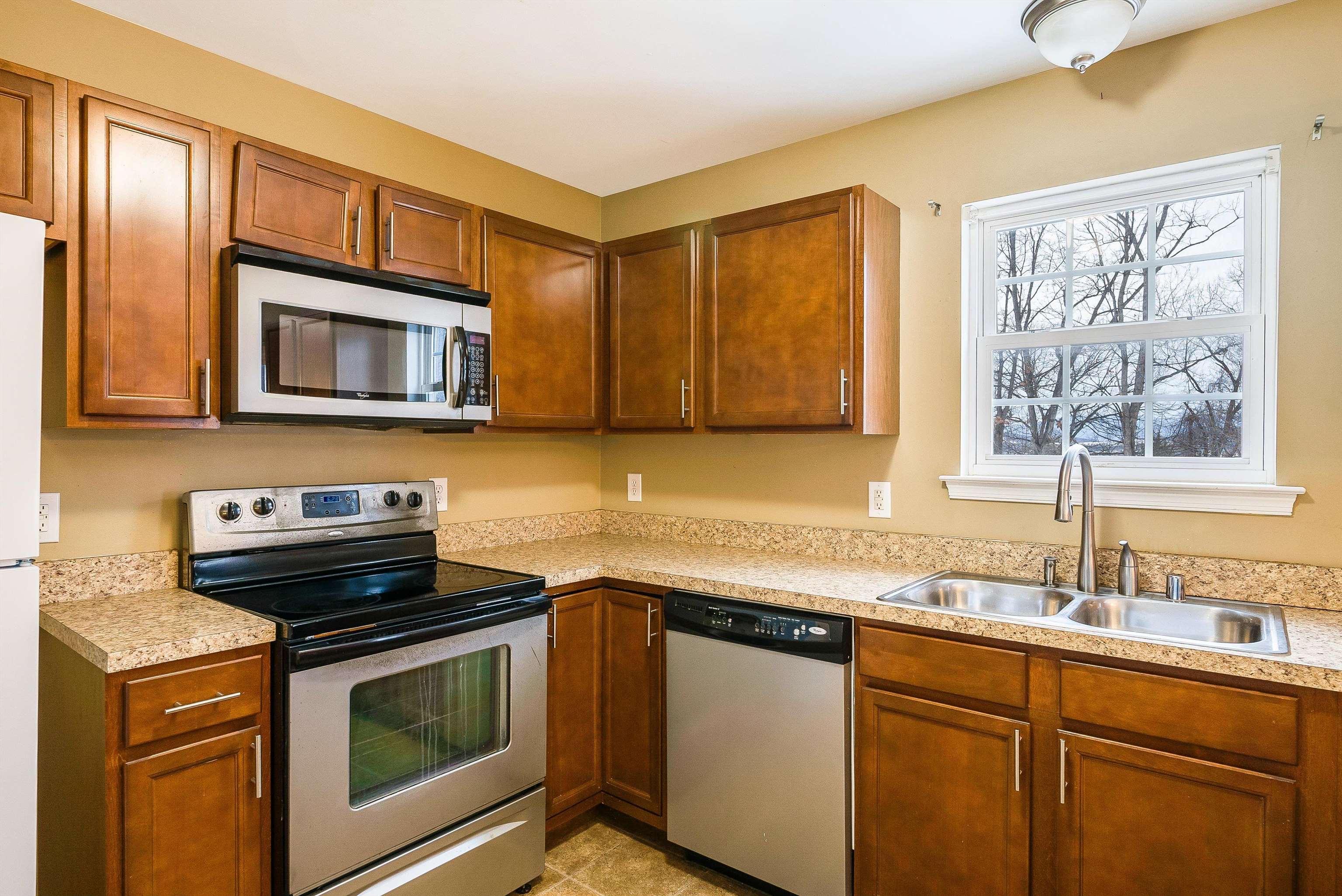 425 CAMPBELL ST, STAUNTON, Virginia 24401, 4 Bedrooms Bedrooms, ,3 BathroomsBathrooms,Residential,425 CAMPBELL ST,673105 MLS # 673105