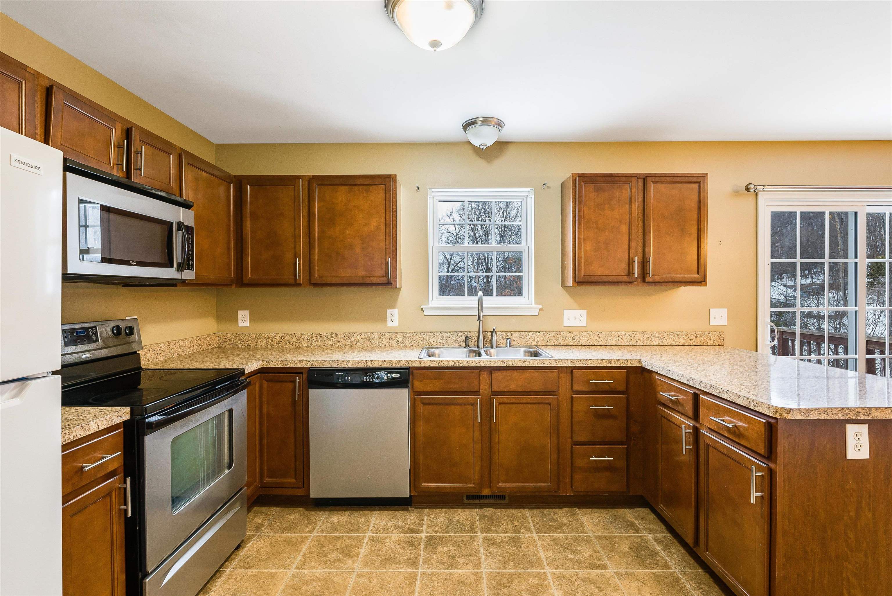 425 CAMPBELL ST, STAUNTON, Virginia 24401, 4 Bedrooms Bedrooms, ,3 BathroomsBathrooms,Residential,425 CAMPBELL ST,673105 MLS # 673105