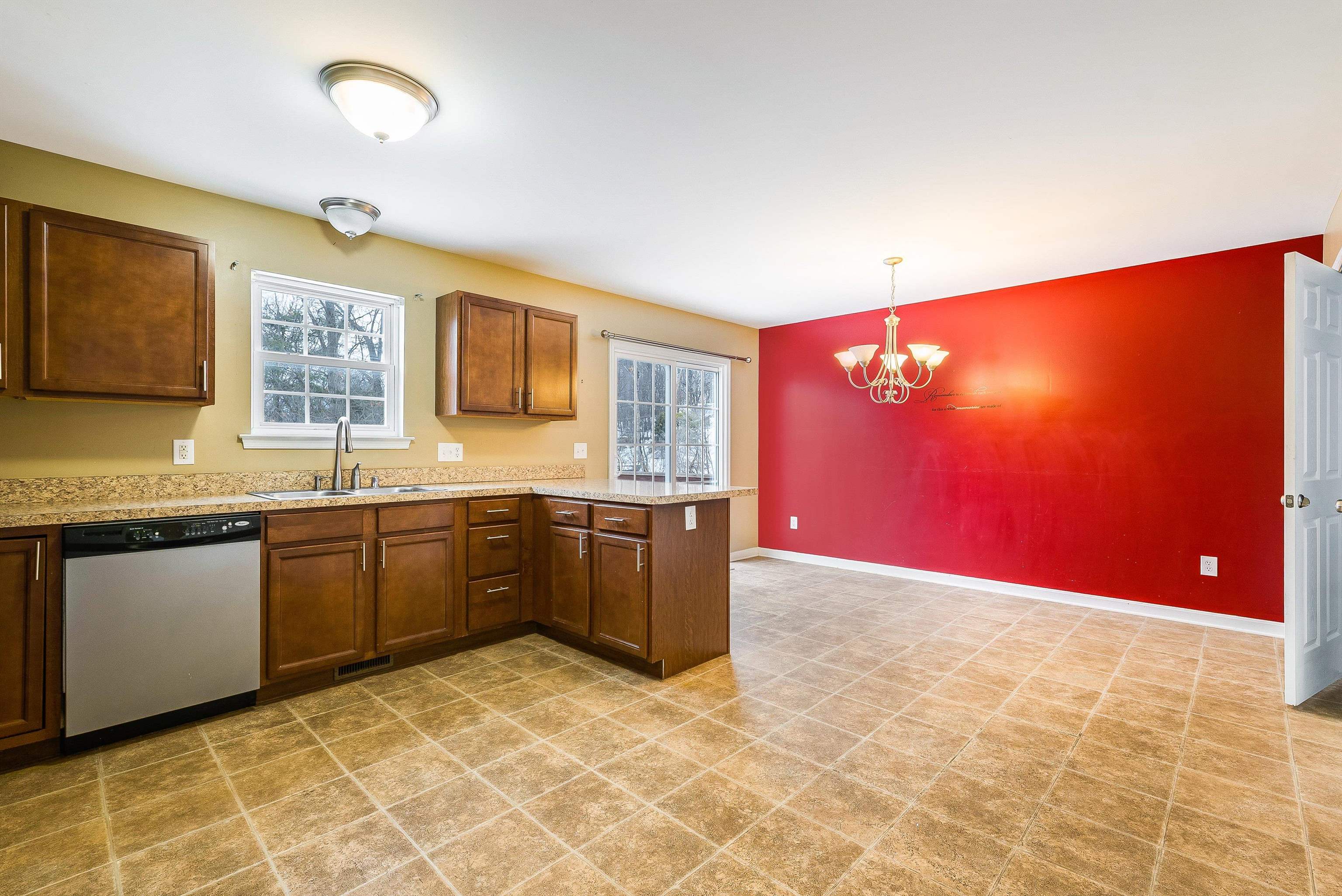 425 CAMPBELL ST, STAUNTON, Virginia 24401, 4 Bedrooms Bedrooms, ,3 BathroomsBathrooms,Residential,425 CAMPBELL ST,673105 MLS # 673105