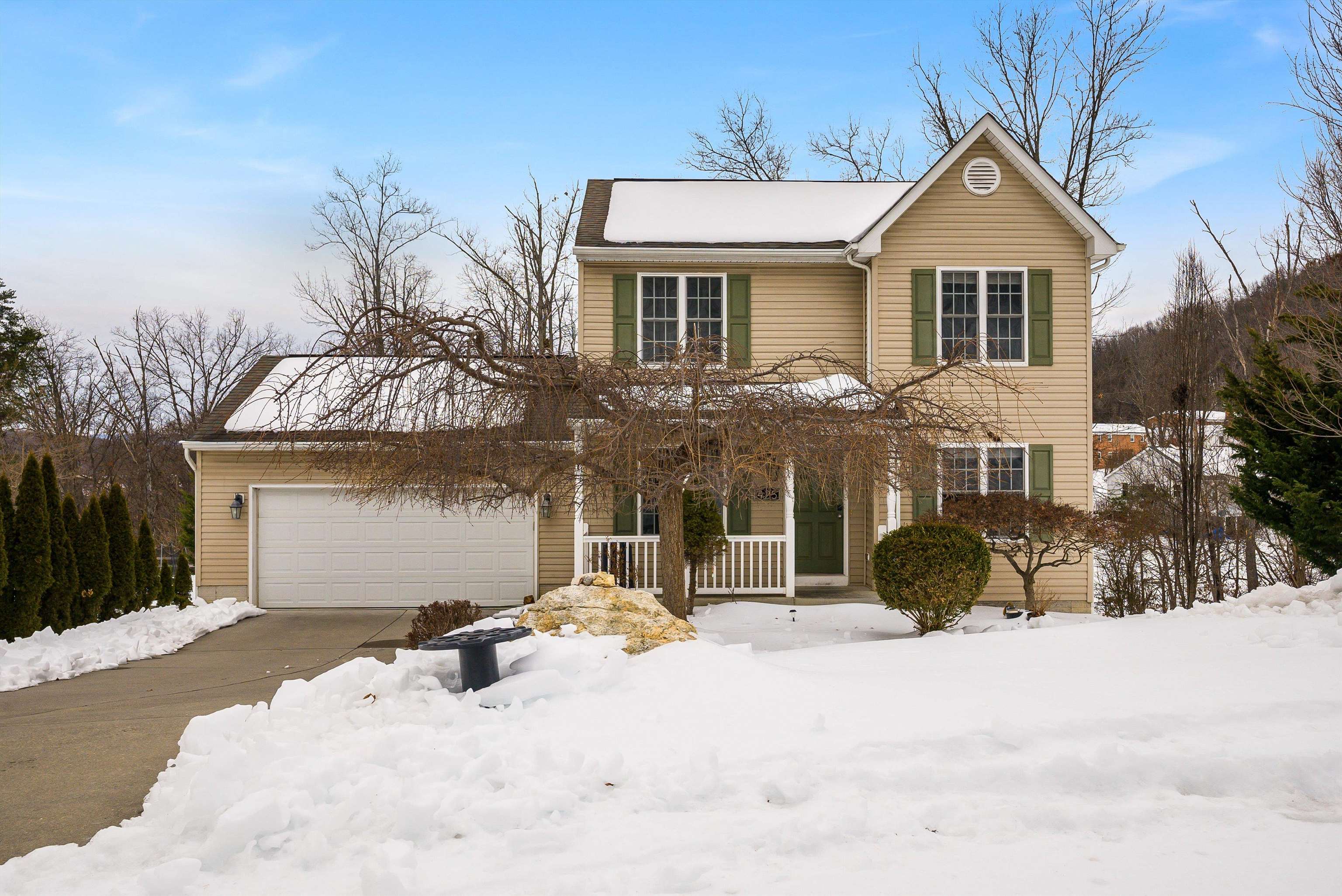 425 CAMPBELL ST, STAUNTON, Virginia 24401, 4 Bedrooms Bedrooms, ,3 BathroomsBathrooms,Residential,425 CAMPBELL ST,673105 MLS # 673105