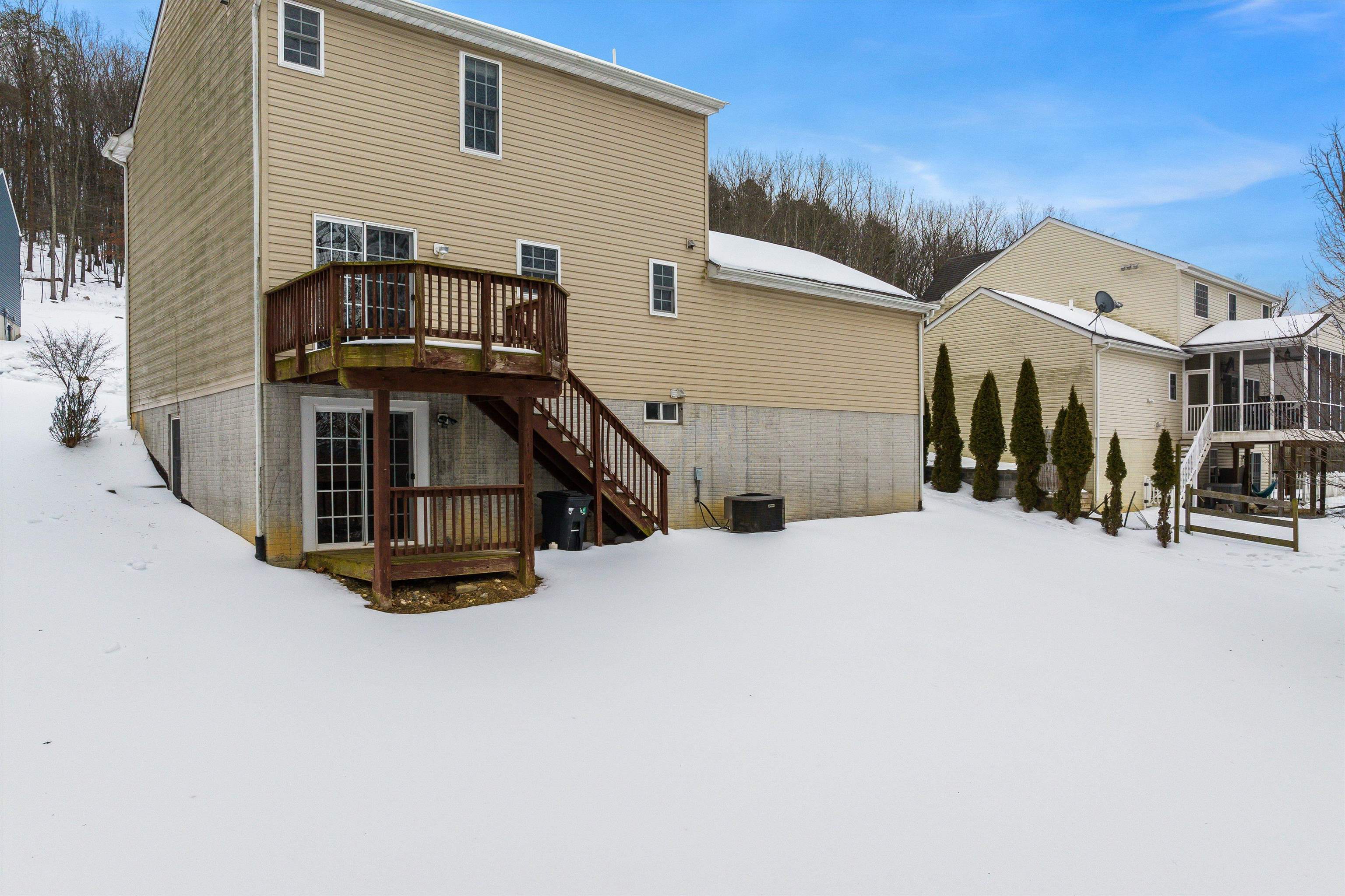 425 CAMPBELL ST, STAUNTON, Virginia 24401, 4 Bedrooms Bedrooms, ,3 BathroomsBathrooms,Residential,425 CAMPBELL ST,673105 MLS # 673105