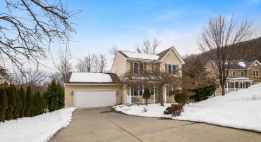 425 CAMPBELL ST, STAUNTON, Virginia 24401, 4 Bedrooms Bedrooms, ,3 BathroomsBathrooms,Residential,425 CAMPBELL ST,673105 MLS # 673105