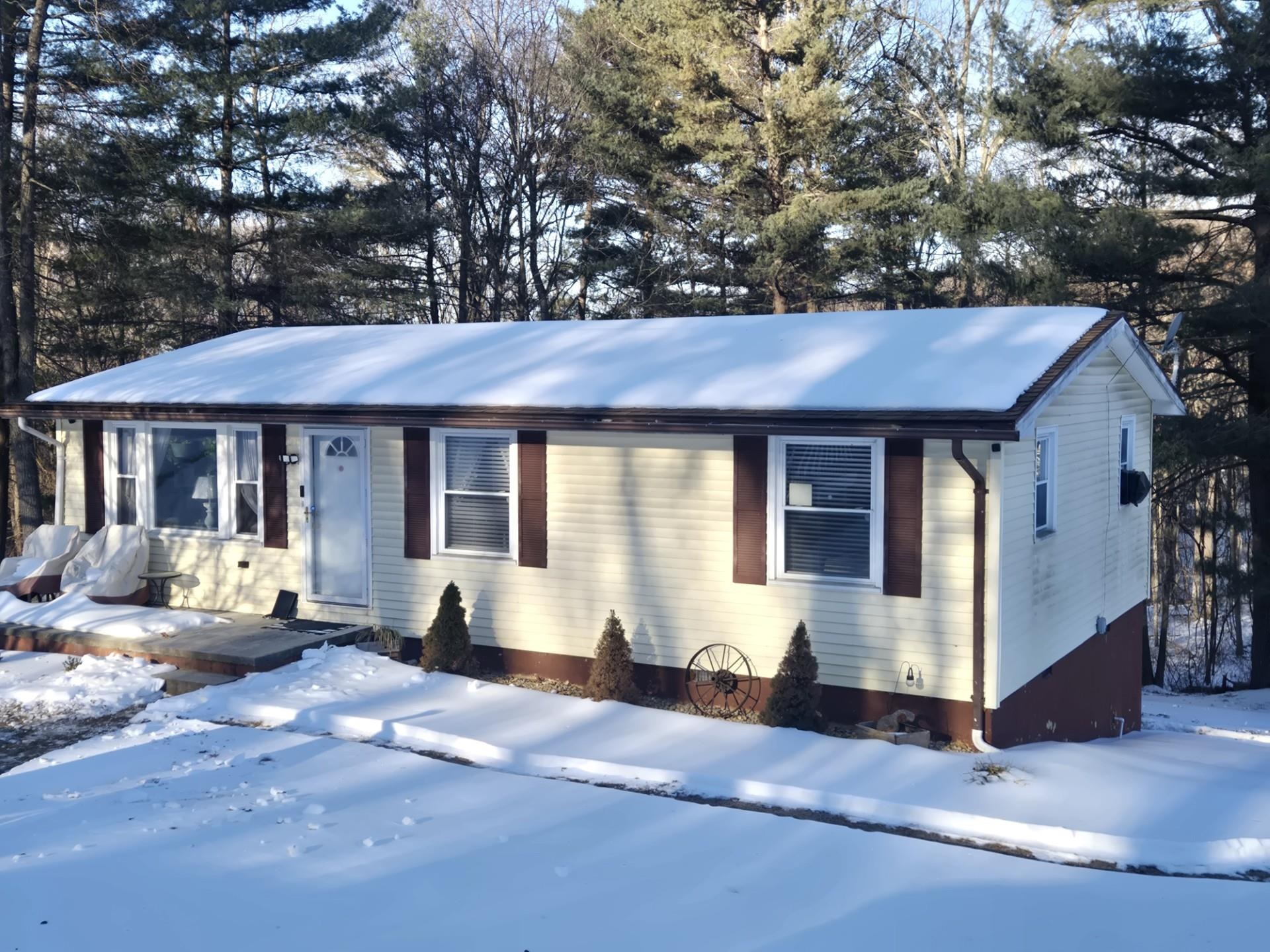 8955 KOONTZ CORNER RD, ROCKINGHAM, Virginia 22802, 3 Bedrooms Bedrooms, ,1 BathroomBathrooms,Residential,8955 KOONTZ CORNER RD,673117 MLS # 673117