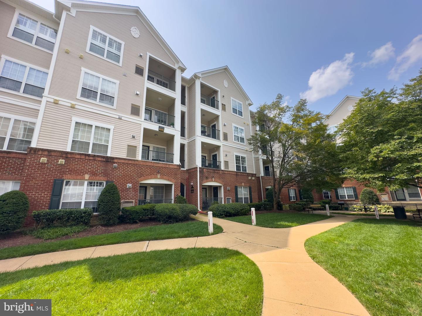 4852 EISENHOWER AVE #337, ALEXANDRIA, Virginia 22304, 2 Bedrooms Bedrooms, ,1 BathroomBathrooms,Residential,For sale,4852 EISENHOWER AVE #337,VAAX2053270 MLS # VAAX2053270