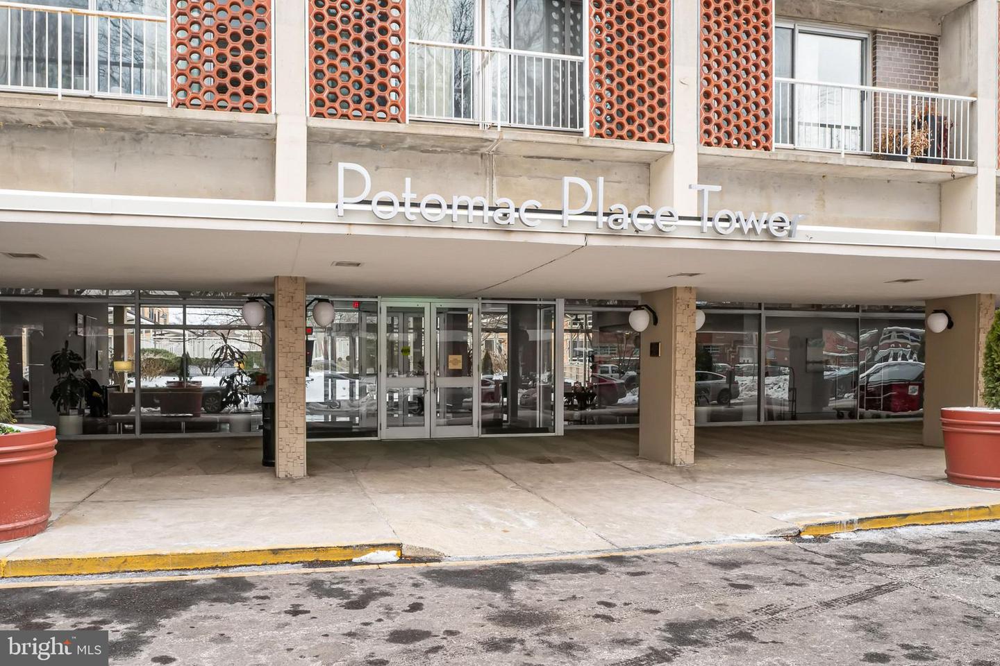 800 4TH ST SW #S418, WASHINGTON, District Of Columbia 20024, 1 Bedroom Bedrooms, 2 Rooms Rooms,1 BathroomBathrooms,Residential,For sale,800 4TH ST SW #S418,DCDC2242052 MLS # DCDC2242052