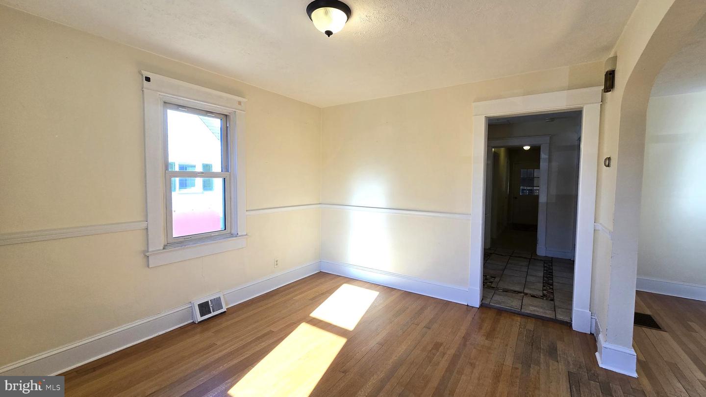 712 FREDERICK AVE, WINCHESTER, Virginia 22601, 3 Bedrooms Bedrooms, ,2 BathroomsBathrooms,Residential,For sale,712 FREDERICK AVE,VAWI2009832 MLS # VAWI2009832