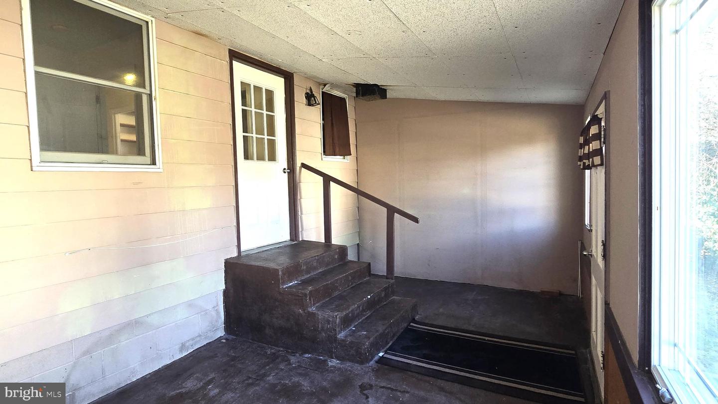 712 FREDERICK AVE, WINCHESTER, Virginia 22601, 3 Bedrooms Bedrooms, ,2 BathroomsBathrooms,Residential,For sale,712 FREDERICK AVE,VAWI2009832 MLS # VAWI2009832