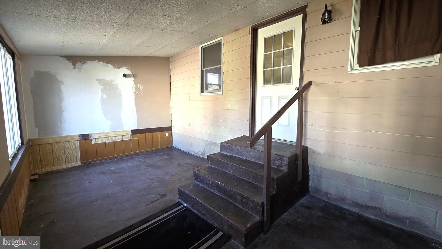 712 FREDERICK AVE, WINCHESTER, Virginia 22601, 3 Bedrooms Bedrooms, ,2 BathroomsBathrooms,Residential,For sale,712 FREDERICK AVE,VAWI2009832 MLS # VAWI2009832