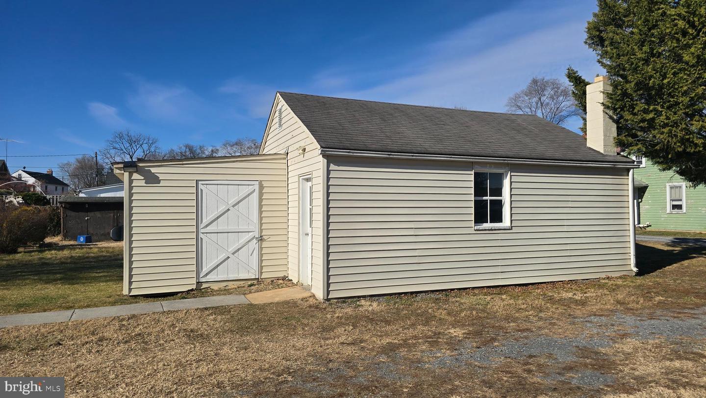 712 FREDERICK AVE, WINCHESTER, Virginia 22601, 3 Bedrooms Bedrooms, ,2 BathroomsBathrooms,Residential,For sale,712 FREDERICK AVE,VAWI2009832 MLS # VAWI2009832