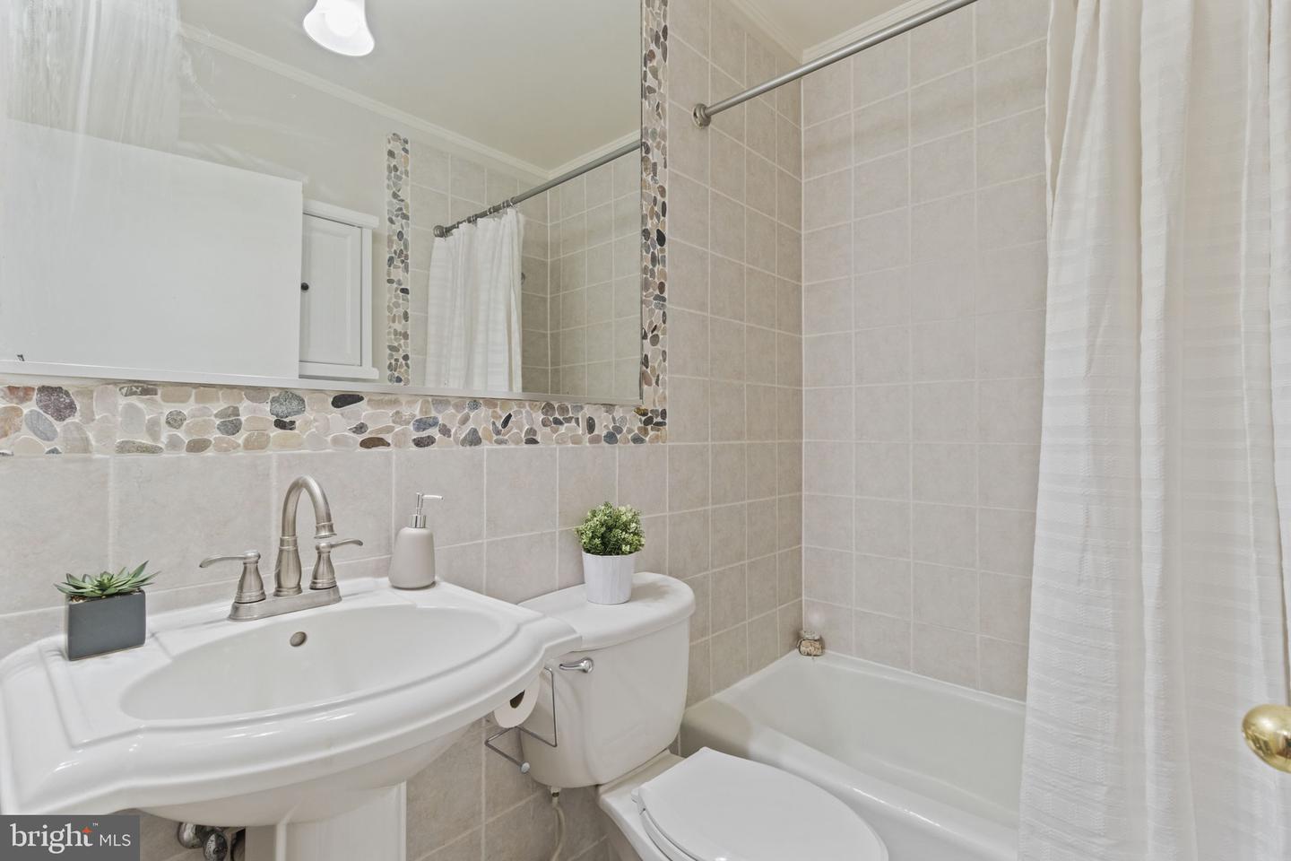 1435 CORCORAN ST NW #3, WASHINGTON, District Of Columbia 20009, 2 Bedrooms Bedrooms, ,1 BathroomBathrooms,Residential,For sale,1435 CORCORAN ST NW #3,DCDC2244884 MLS # DCDC2244884
