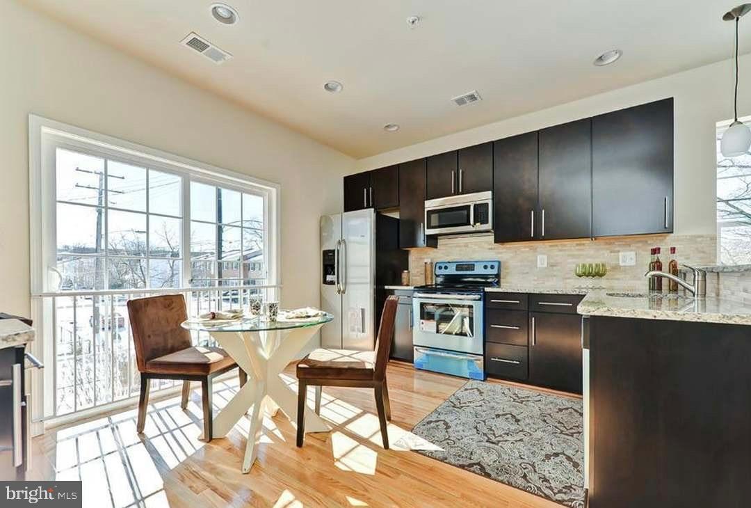 1406 22ND ST SE #F, WASHINGTON, District Of Columbia 20020, 3 Bedrooms Bedrooms, 11 Rooms Rooms,2 BathroomsBathrooms,Residential,For sale,1406 22ND ST SE #F,DCDC2244914 MLS # DCDC2244914