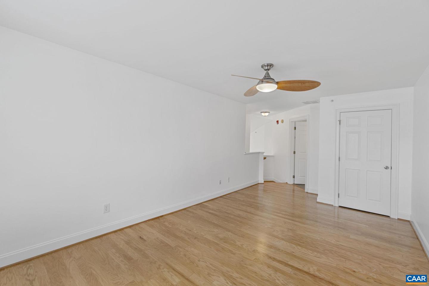 949 GLENWOOD STATION LN #202, CHARLOTTESVILLE, Virginia 22901, 3 Bedrooms Bedrooms, ,3 BathroomsBathrooms,Residential,For sale,949 GLENWOOD STATION LN #202,673078 MLS # 673078