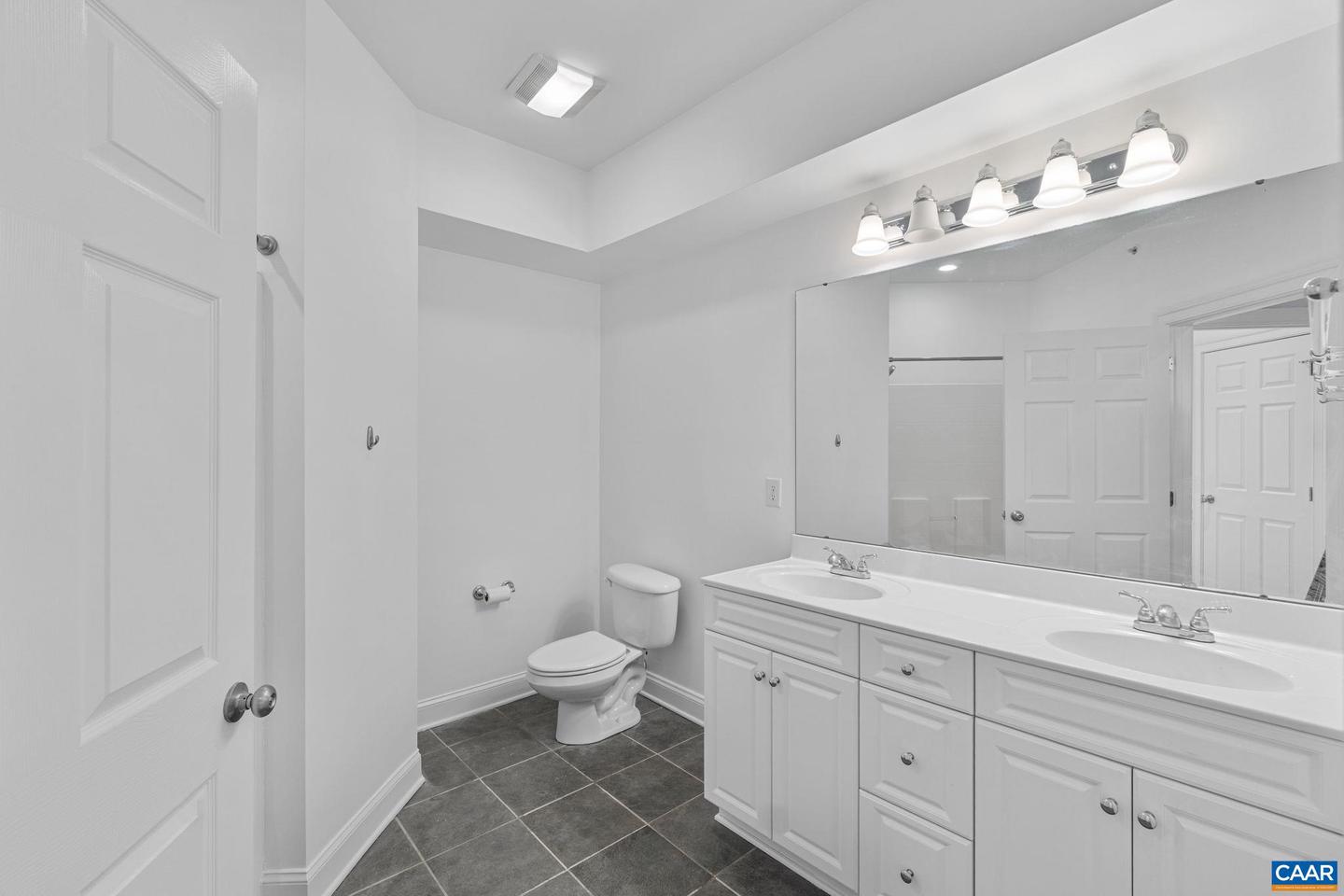 949 GLENWOOD STATION LN #202, CHARLOTTESVILLE, Virginia 22901, 3 Bedrooms Bedrooms, ,3 BathroomsBathrooms,Residential,For sale,949 GLENWOOD STATION LN #202,673078 MLS # 673078