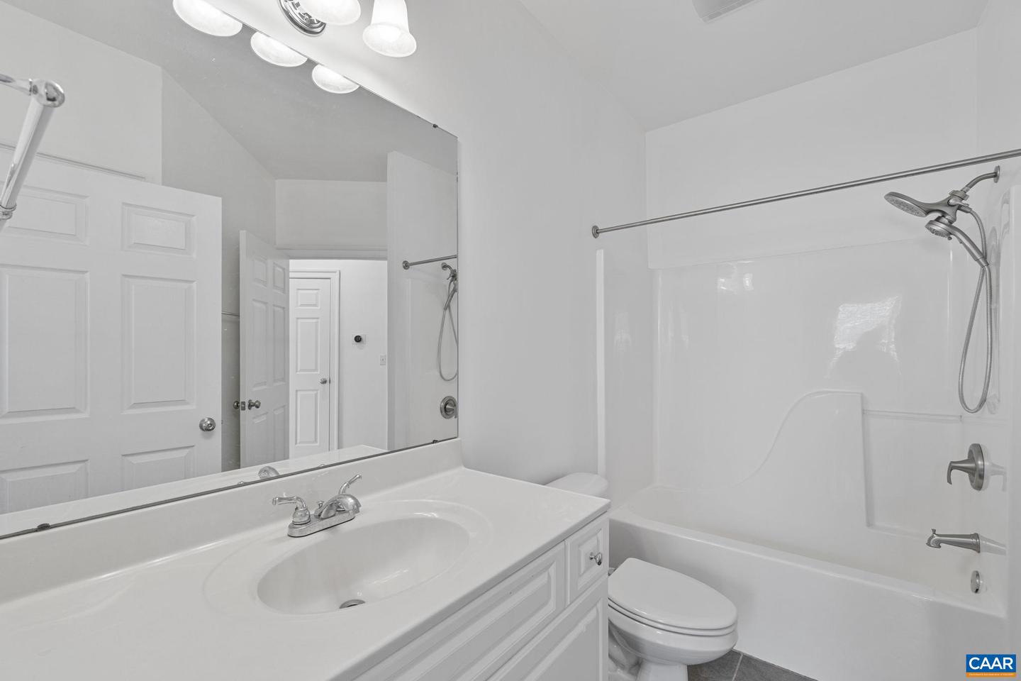 949 GLENWOOD STATION LN #202, CHARLOTTESVILLE, Virginia 22901, 3 Bedrooms Bedrooms, ,3 BathroomsBathrooms,Residential,For sale,949 GLENWOOD STATION LN #202,673078 MLS # 673078