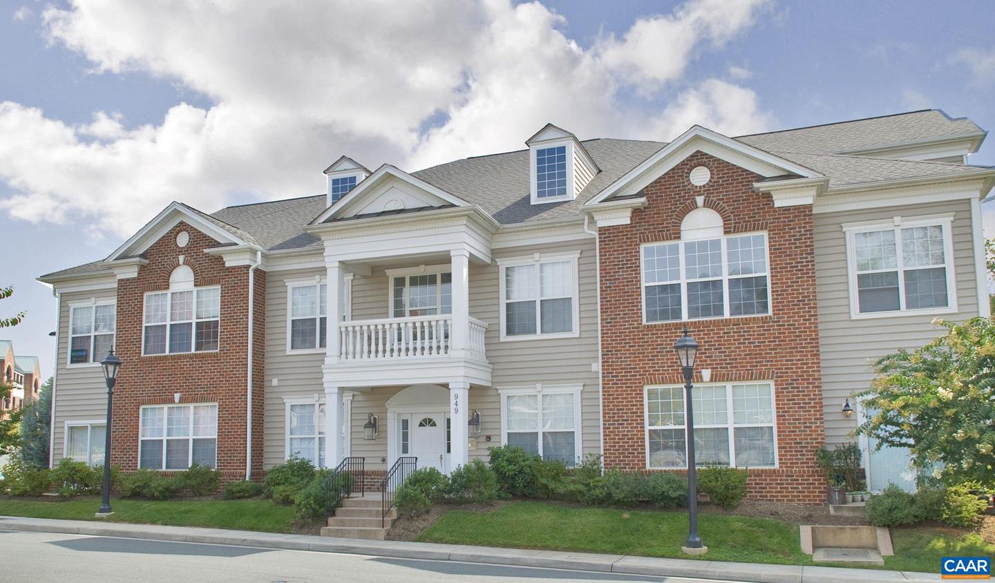 949 GLENWOOD STATION LN #202, CHARLOTTESVILLE, Virginia 22901, 3 Bedrooms Bedrooms, ,3 BathroomsBathrooms,Residential,For sale,949 GLENWOOD STATION LN #202,673078 MLS # 673078