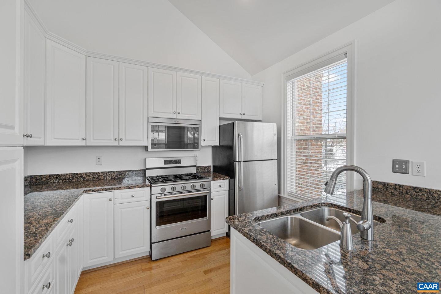 949 GLENWOOD STATION LN #202, CHARLOTTESVILLE, Virginia 22901, 3 Bedrooms Bedrooms, ,3 BathroomsBathrooms,Residential,For sale,949 GLENWOOD STATION LN #202,673078 MLS # 673078