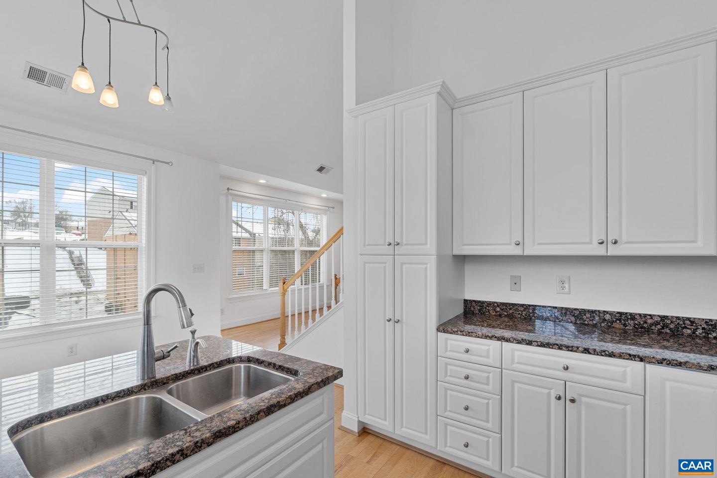 949 GLENWOOD STATION LN #202, CHARLOTTESVILLE, Virginia 22901, 3 Bedrooms Bedrooms, ,3 BathroomsBathrooms,Residential,For sale,949 GLENWOOD STATION LN #202,673078 MLS # 673078