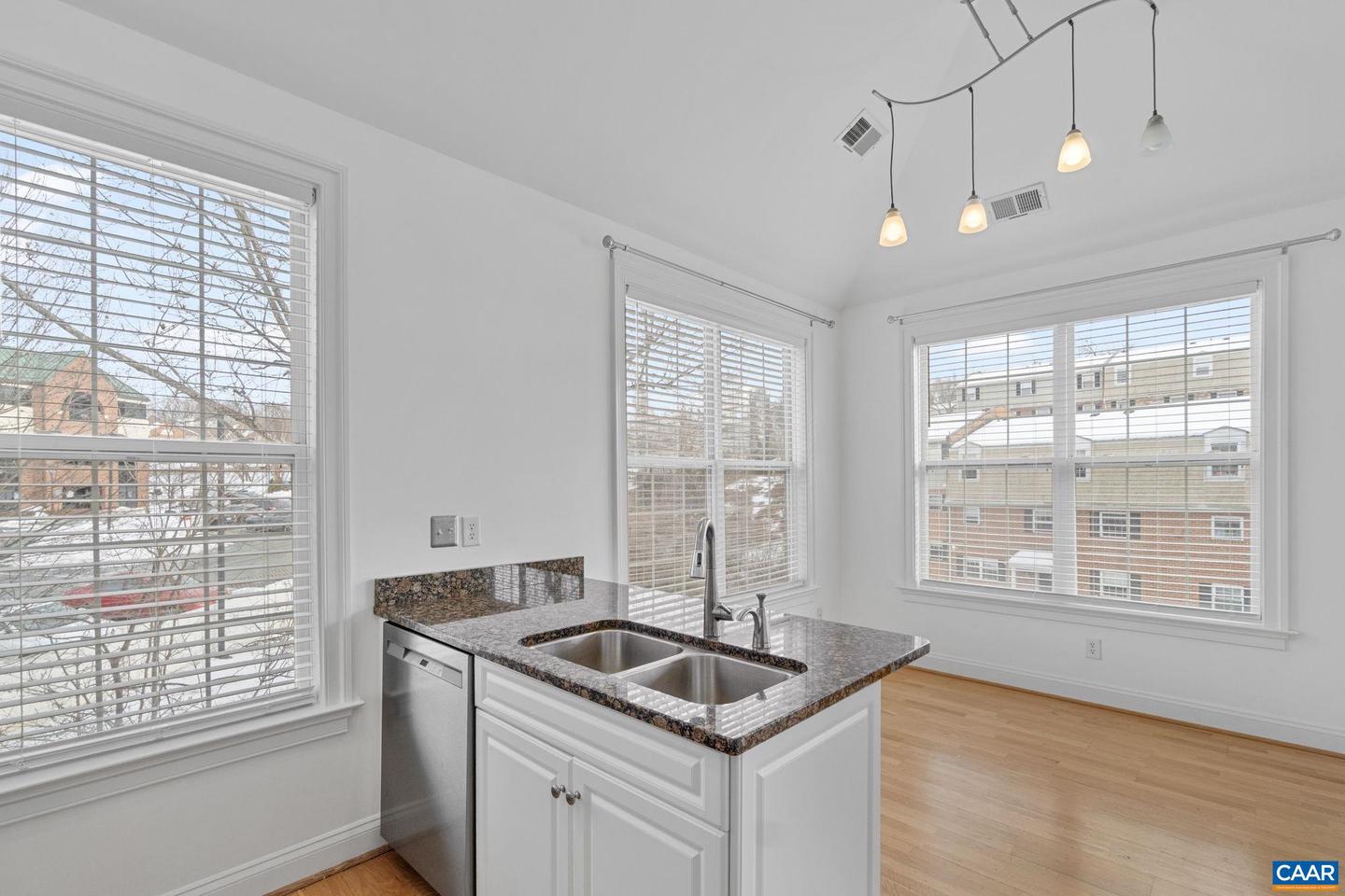 949 GLENWOOD STATION LN #202, CHARLOTTESVILLE, Virginia 22901, 3 Bedrooms Bedrooms, ,3 BathroomsBathrooms,Residential,For sale,949 GLENWOOD STATION LN #202,673078 MLS # 673078