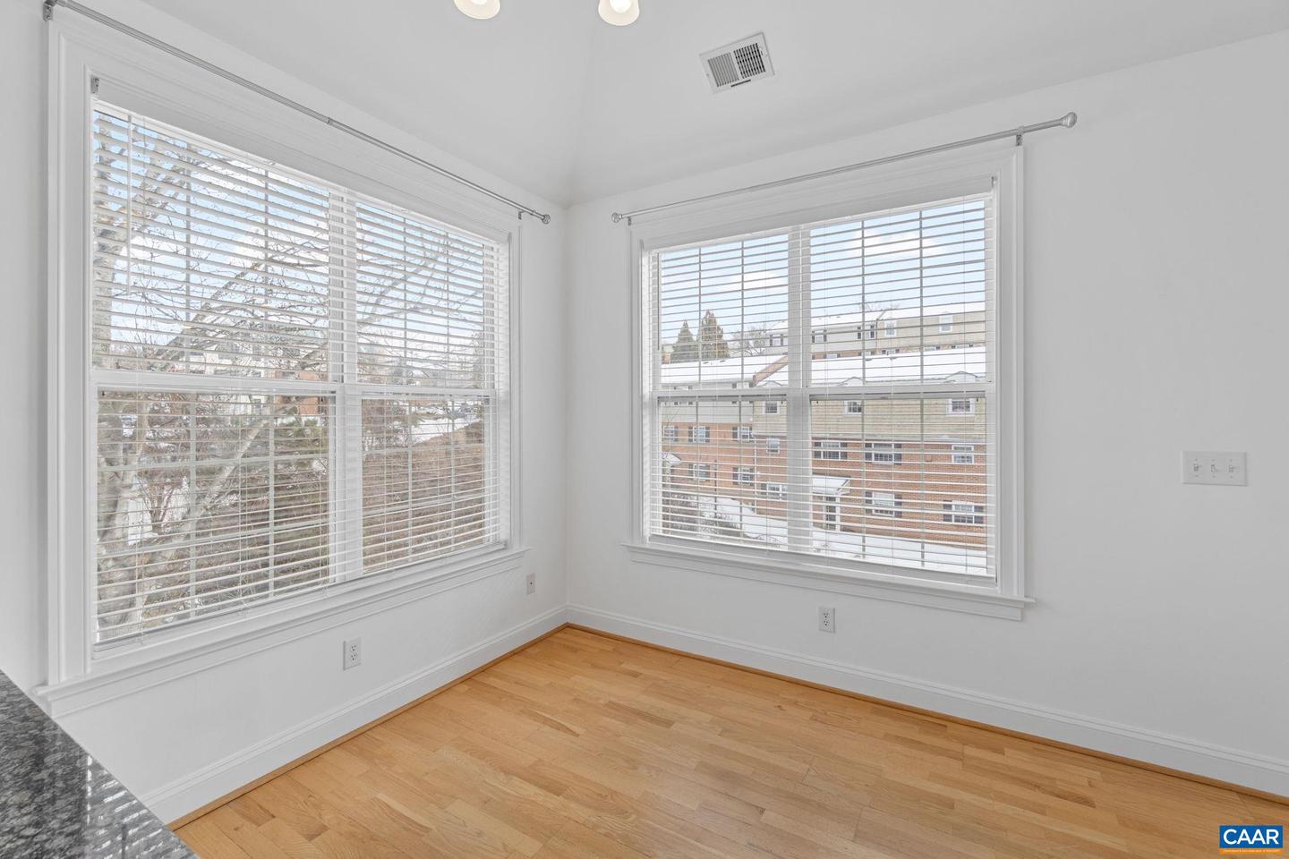 949 GLENWOOD STATION LN #202, CHARLOTTESVILLE, Virginia 22901, 3 Bedrooms Bedrooms, ,3 BathroomsBathrooms,Residential,For sale,949 GLENWOOD STATION LN #202,673078 MLS # 673078