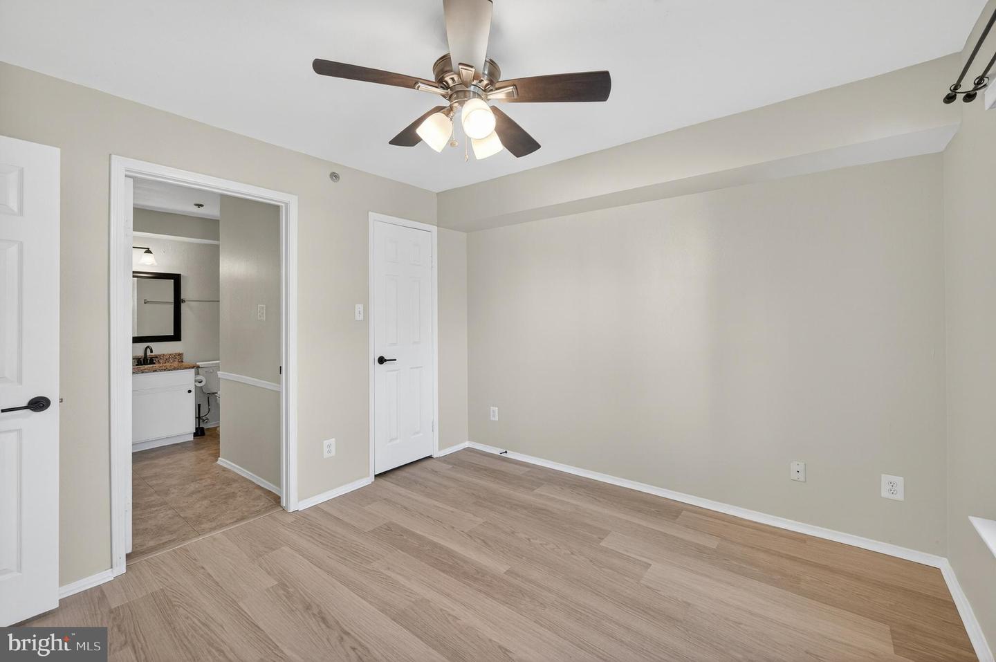 3313 WYNDHAM CIR #3210, ALEXANDRIA, Virginia 22302, 1 Bedroom Bedrooms, ,1 BathroomBathrooms,Residential,For sale,3313 WYNDHAM CIR #3210,VAAX2053904 MLS # VAAX2053904