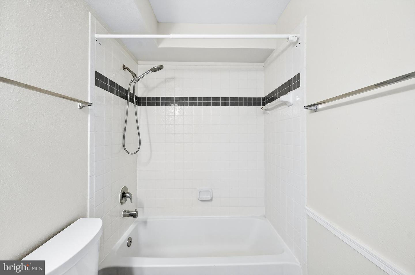 3313 WYNDHAM CIR #3210, ALEXANDRIA, Virginia 22302, 1 Bedroom Bedrooms, ,1 BathroomBathrooms,Residential,For sale,3313 WYNDHAM CIR #3210,VAAX2053904 MLS # VAAX2053904