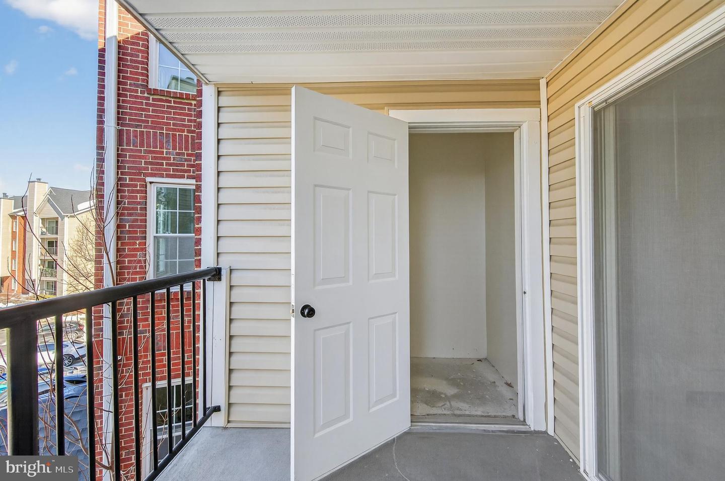 3313 WYNDHAM CIR #3210, ALEXANDRIA, Virginia 22302, 1 Bedroom Bedrooms, ,1 BathroomBathrooms,Residential,For sale,3313 WYNDHAM CIR #3210,VAAX2053904 MLS # VAAX2053904