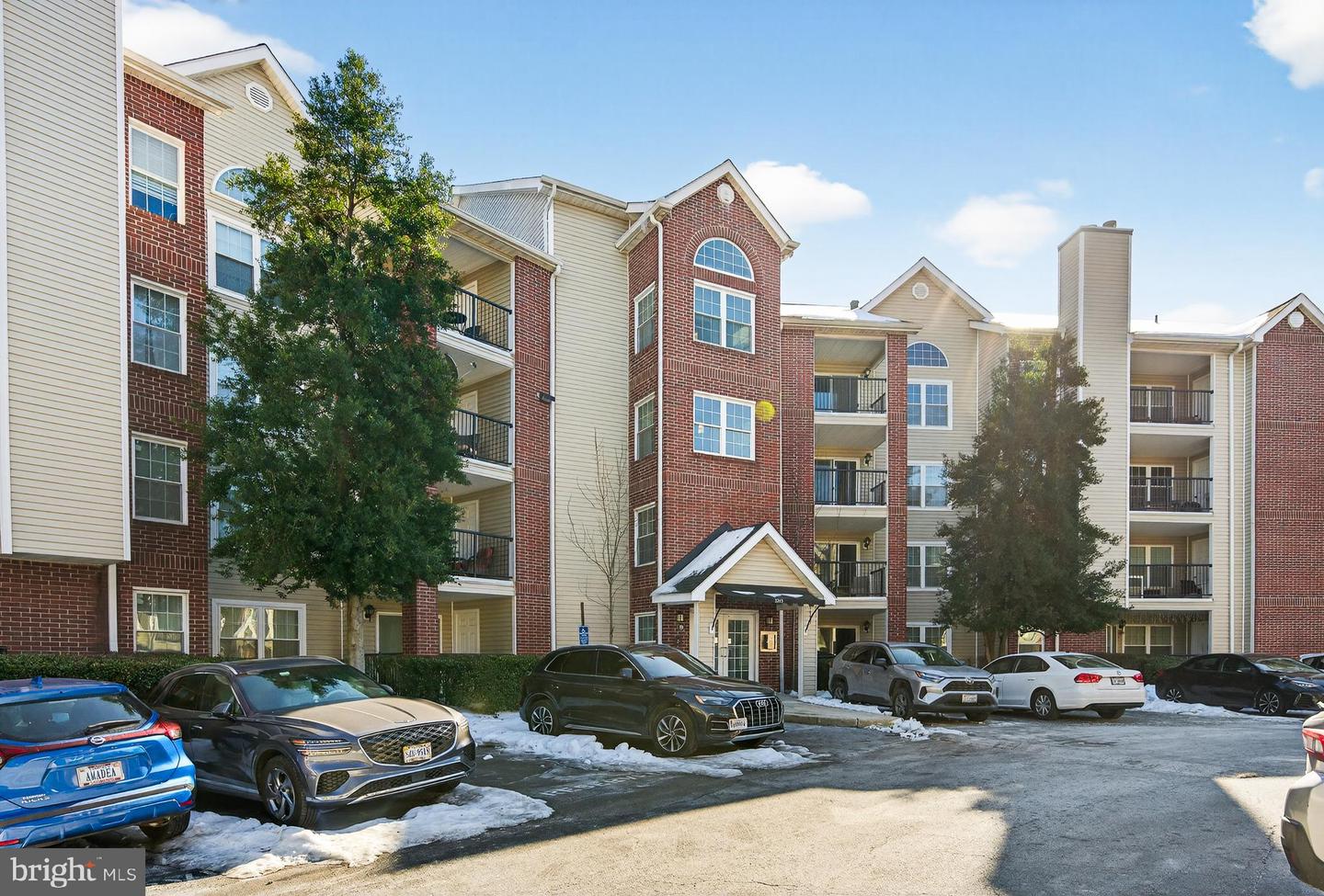 3313 WYNDHAM CIR #3210, ALEXANDRIA, Virginia 22302, 1 Bedroom Bedrooms, ,1 BathroomBathrooms,Residential,For sale,3313 WYNDHAM CIR #3210,VAAX2053904 MLS # VAAX2053904