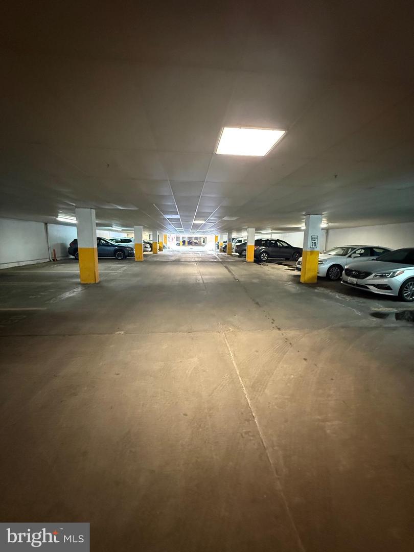 3313 WYNDHAM CIR #3210, ALEXANDRIA, Virginia 22302, 1 Bedroom Bedrooms, ,1 BathroomBathrooms,Residential,For sale,3313 WYNDHAM CIR #3210,VAAX2053904 MLS # VAAX2053904