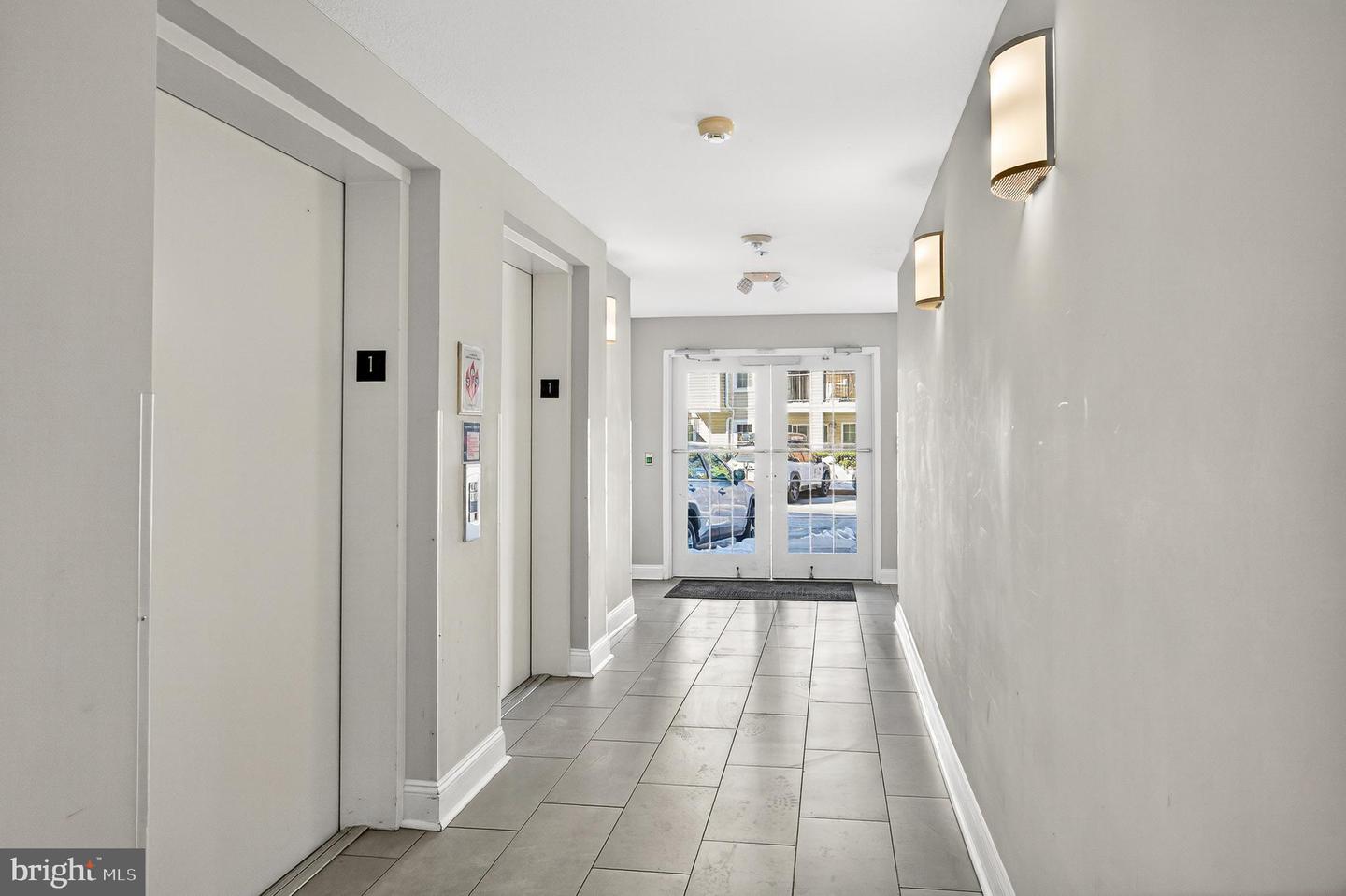 3313 WYNDHAM CIR #3210, ALEXANDRIA, Virginia 22302, 1 Bedroom Bedrooms, ,1 BathroomBathrooms,Residential,For sale,3313 WYNDHAM CIR #3210,VAAX2053904 MLS # VAAX2053904