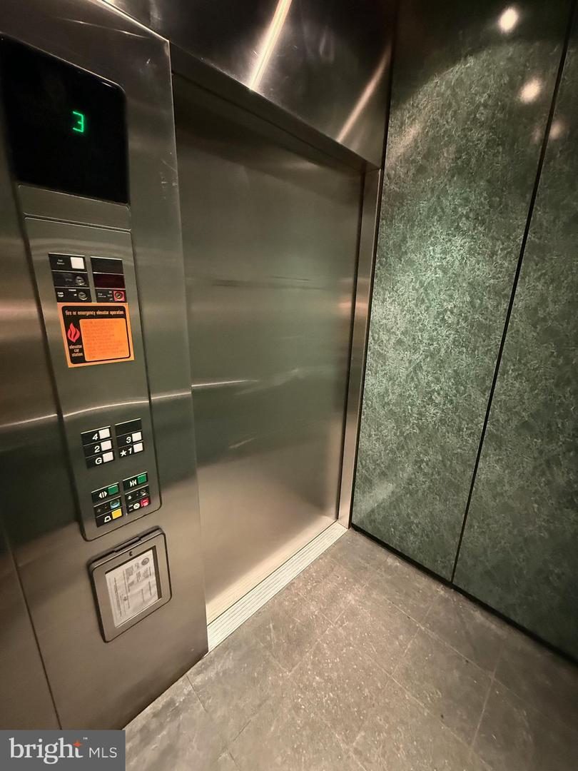 3313 WYNDHAM CIR #3210, ALEXANDRIA, Virginia 22302, 1 Bedroom Bedrooms, ,1 BathroomBathrooms,Residential,For sale,3313 WYNDHAM CIR #3210,VAAX2053904 MLS # VAAX2053904