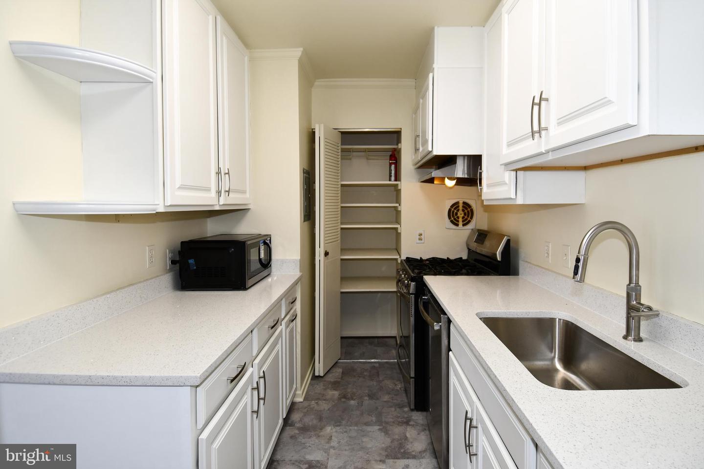 7336 LEE HWY #203, FALLS CHURCH, Virginia 22046, 2 Bedrooms Bedrooms, ,1 BathroomBathrooms,Residential,For sale,7336 LEE HWY #203,VAFX2289614 MLS # VAFX2289614