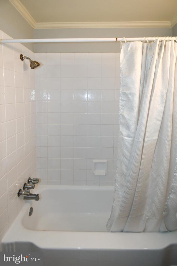 7336 LEE HWY #203, FALLS CHURCH, Virginia 22046, 2 Bedrooms Bedrooms, ,1 BathroomBathrooms,Residential,For sale,7336 LEE HWY #203,VAFX2289614 MLS # VAFX2289614