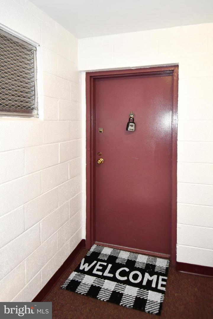 7336 LEE HWY #203, FALLS CHURCH, Virginia 22046, 2 Bedrooms Bedrooms, ,1 BathroomBathrooms,Residential,For sale,7336 LEE HWY #203,VAFX2289614 MLS # VAFX2289614