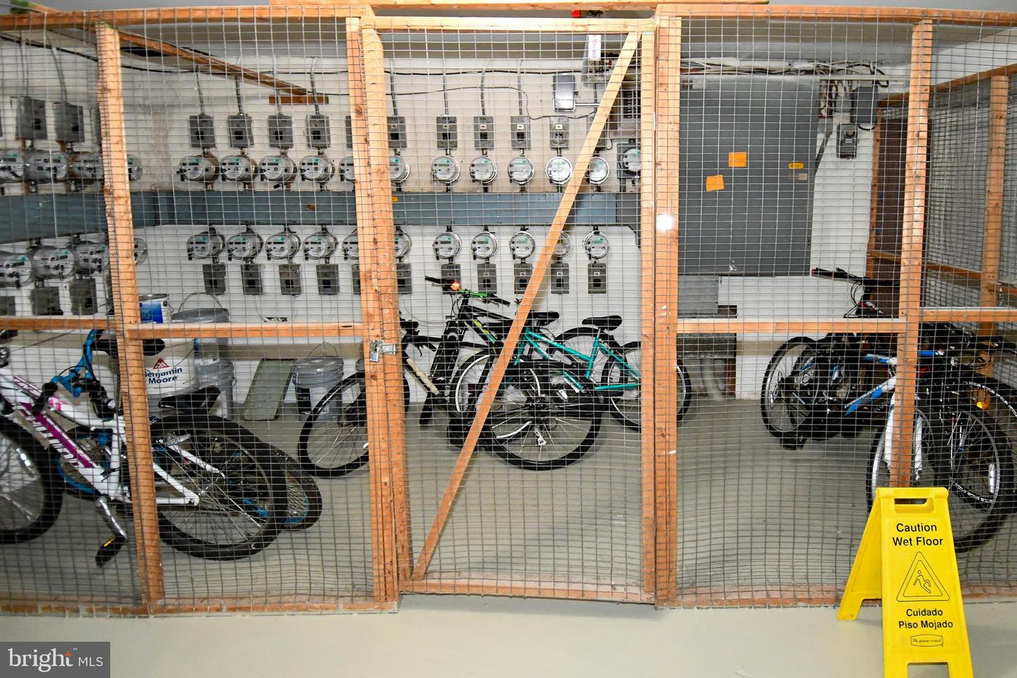 7336 LEE HWY #203, FALLS CHURCH, Virginia 22046, 2 Bedrooms Bedrooms, ,1 BathroomBathrooms,Residential,For sale,7336 LEE HWY #203,VAFX2289614 MLS # VAFX2289614