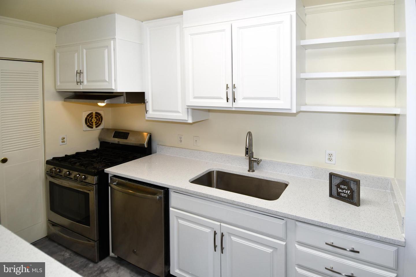 7336 LEE HWY #203, FALLS CHURCH, Virginia 22046, 2 Bedrooms Bedrooms, ,1 BathroomBathrooms,Residential,For sale,7336 LEE HWY #203,VAFX2289614 MLS # VAFX2289614