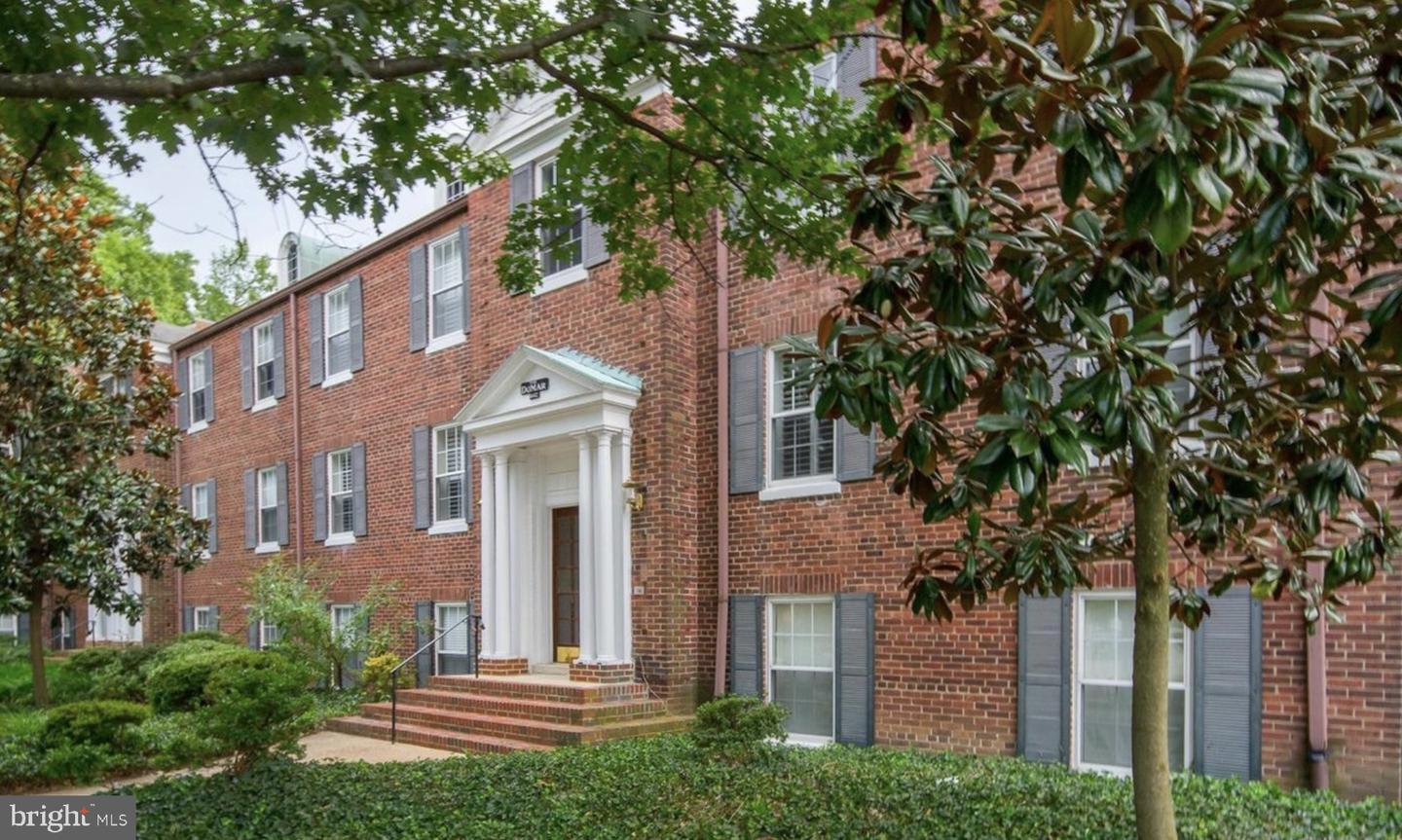 402 COMMONWEALTH AVE #206, ALEXANDRIA, Virginia 22301, 2 Bedrooms Bedrooms, ,1 BathroomBathrooms,Residential,For sale,402 COMMONWEALTH AVE #206,VAAX2053914 MLS # VAAX2053914