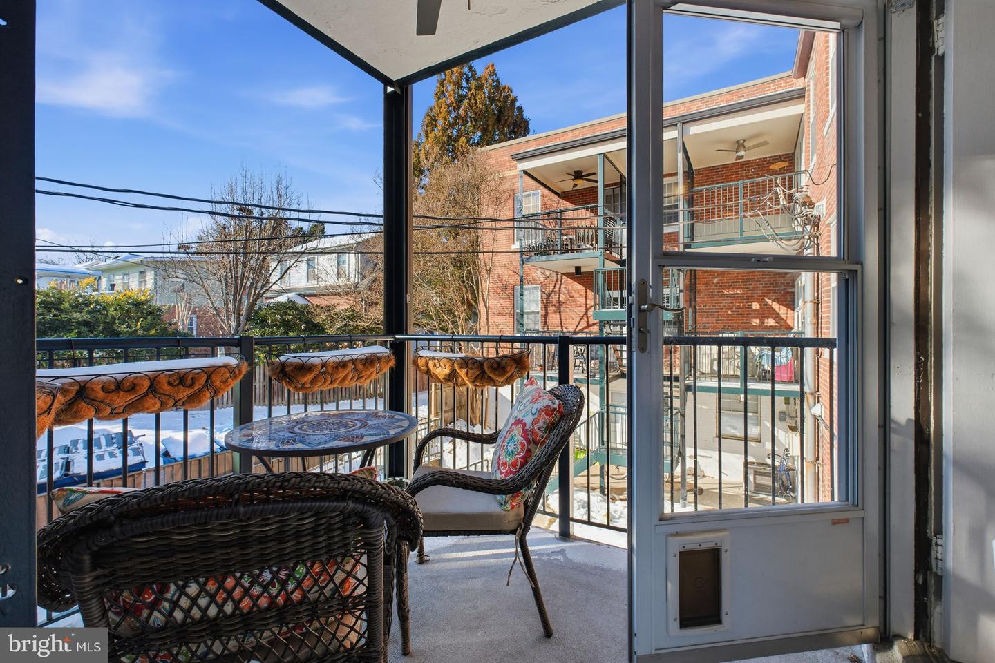 402 COMMONWEALTH AVE #206, ALEXANDRIA, Virginia 22301, 2 Bedrooms Bedrooms, ,1 BathroomBathrooms,Residential,For sale,402 COMMONWEALTH AVE #206,VAAX2053914 MLS # VAAX2053914