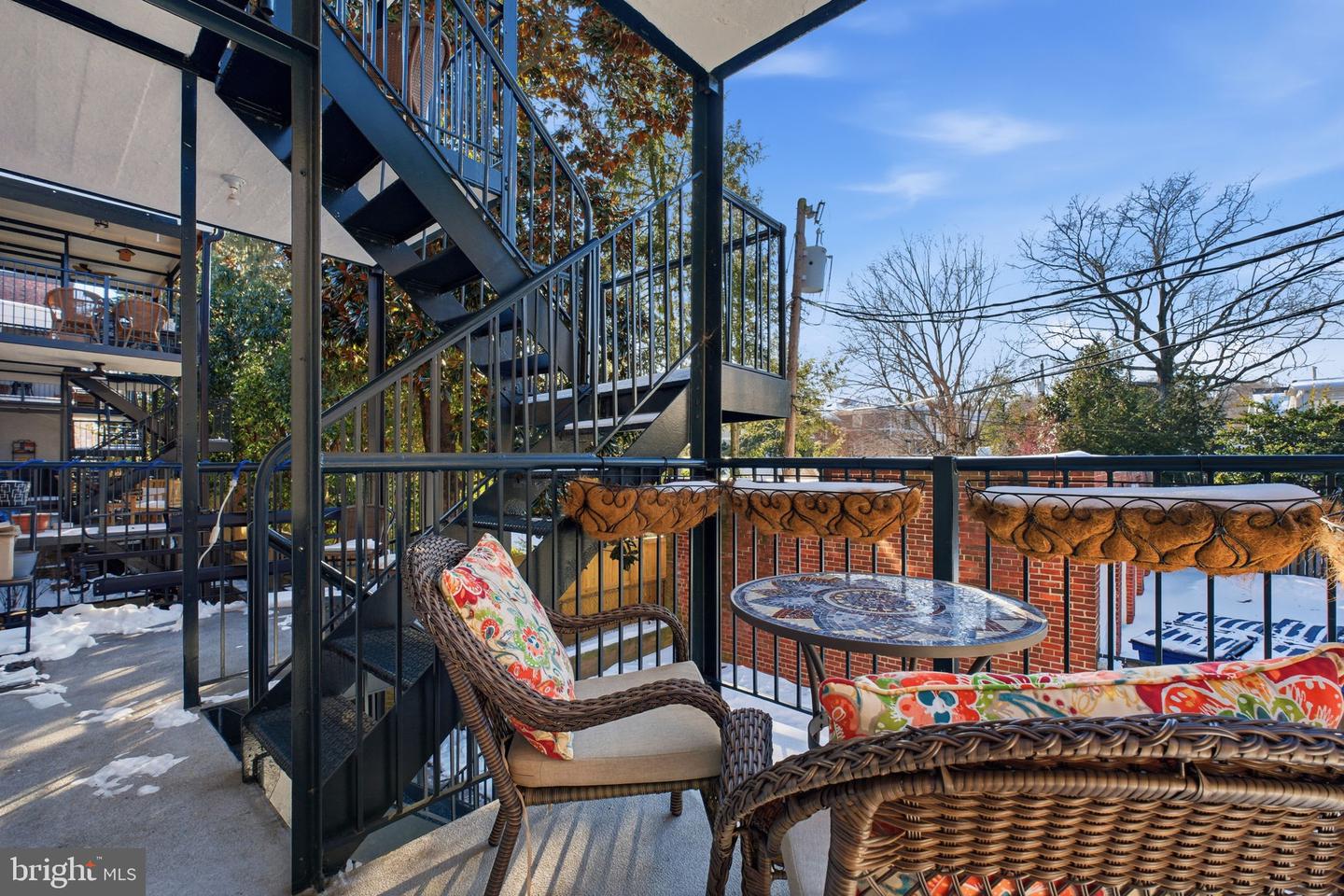 402 COMMONWEALTH AVE #206, ALEXANDRIA, Virginia 22301, 2 Bedrooms Bedrooms, ,1 BathroomBathrooms,Residential,For sale,402 COMMONWEALTH AVE #206,VAAX2053914 MLS # VAAX2053914