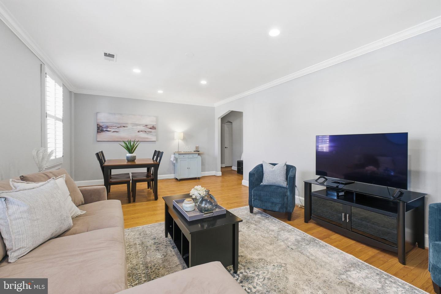 402 COMMONWEALTH AVE #206, ALEXANDRIA, Virginia 22301, 2 Bedrooms Bedrooms, ,1 BathroomBathrooms,Residential,For sale,402 COMMONWEALTH AVE #206,VAAX2053914 MLS # VAAX2053914