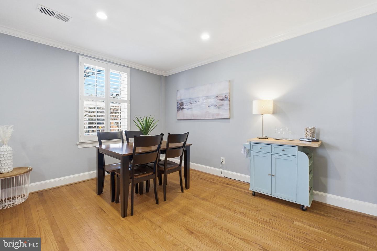 402 COMMONWEALTH AVE #206, ALEXANDRIA, Virginia 22301, 2 Bedrooms Bedrooms, ,1 BathroomBathrooms,Residential,For sale,402 COMMONWEALTH AVE #206,VAAX2053914 MLS # VAAX2053914