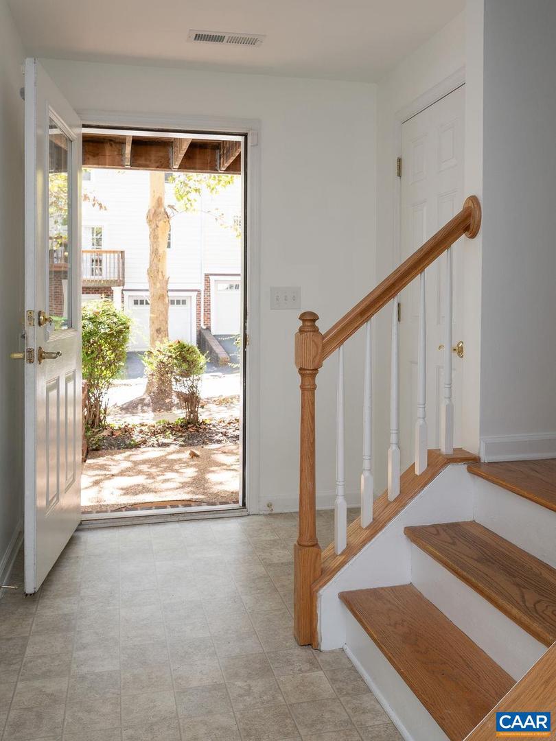 129 OLD FIFTH CIR, CHARLOTTESVILLE, Virginia 22903, 4 Bedrooms Bedrooms, ,2 BathroomsBathrooms,Residential,For sale,129 OLD FIFTH CIR,668533 MLS # 668533