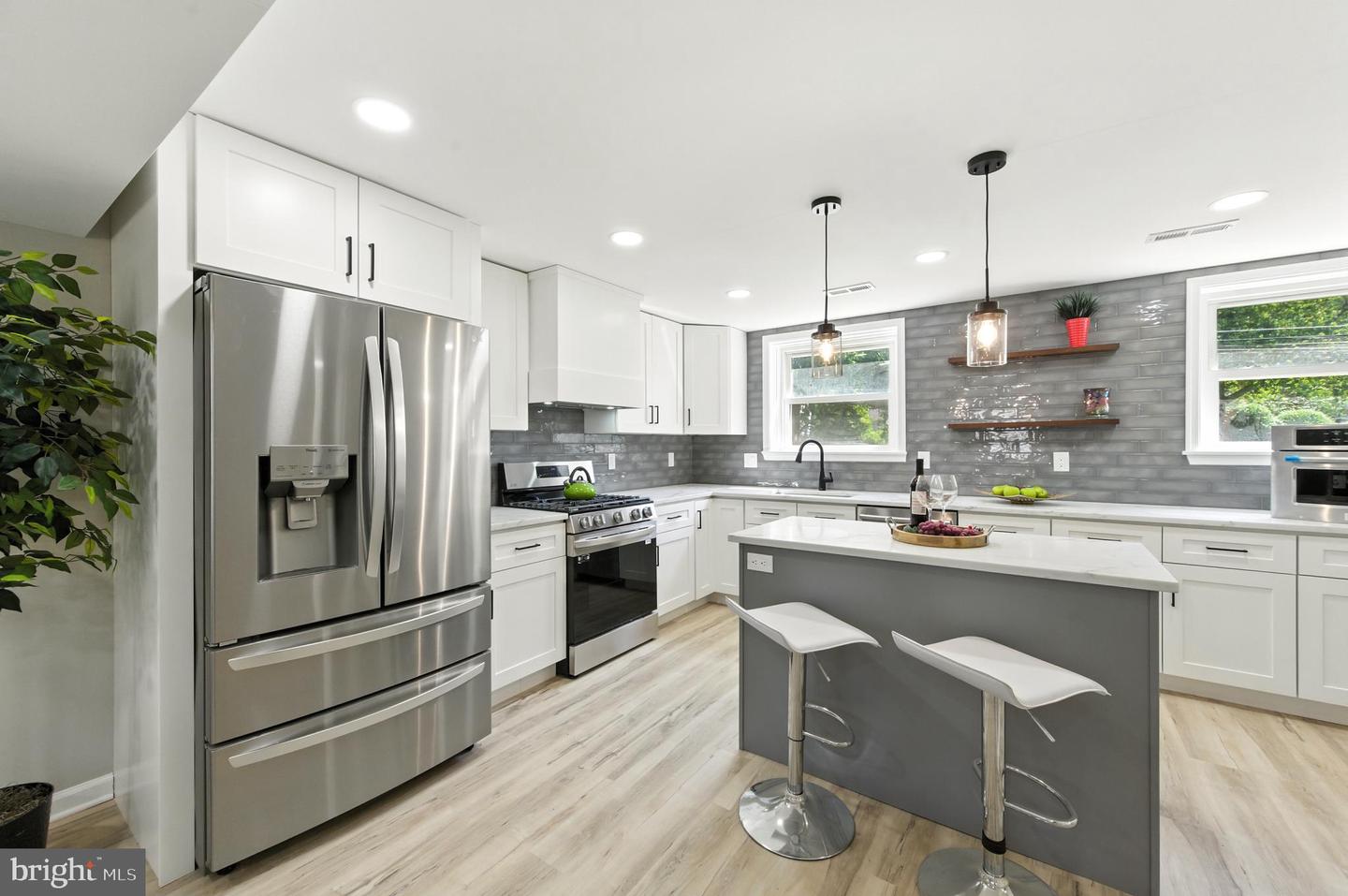 8602 CUSHMAN PL, ALEXANDRIA, Virginia 22308, 4 Bedrooms Bedrooms, ,3 BathroomsBathrooms,Residential,For sale,8602 CUSHMAN PL,VAFX2266324 MLS # VAFX2266324